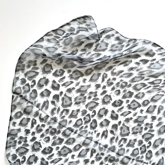 NWOT Grey & Black Animal Print Lightweight Scarf - Picture 4 of 8
